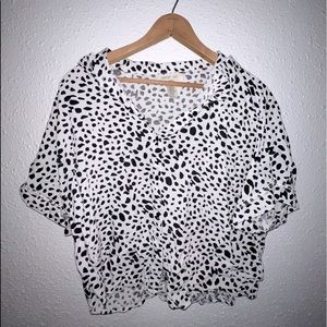 XL black and white cow print/minimalist pattern shirt
